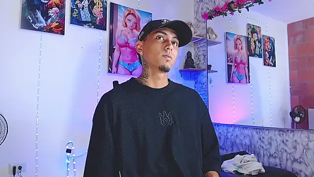 Snapshot of Liam_lee chatting on October 25, 12:56 pm Liam lee online show from October 25, 12:56 pm