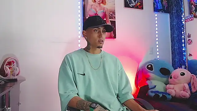 Snapshot of Liam_lee chatting on October 27, 9:19 pm Liam lee online show from October 27, 9:19 pm