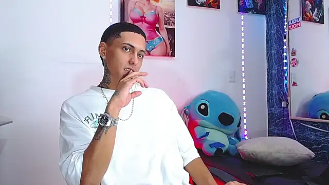 Snapshot of Liam_lee chatting on November 1, 1:02 pm Liam lee online show from November 1, 1:02 pm