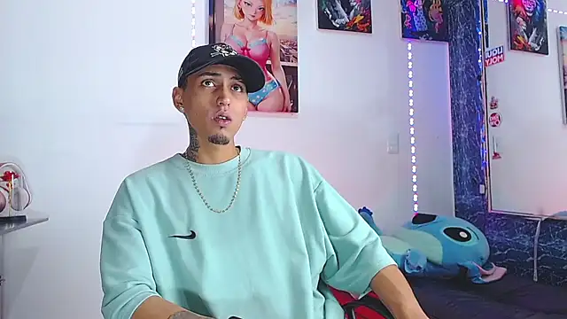 Snapshot of Liam_lee chatting on November 6, 10:32 pm Liam lee online show from November 6, 10:32 pm