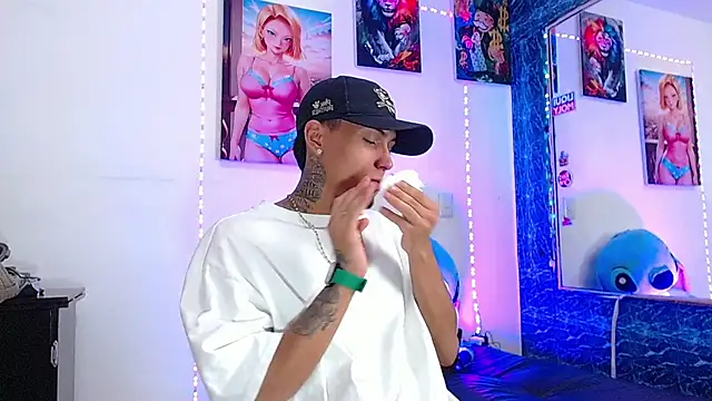 Snapshot of Liam_lee chatting on November 9, 6:06 pm Liam lee online show from November 9, 6:06 pm