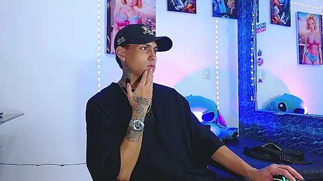 Snapshot of Liam_lee chatting on November 10, 11:26 pm Liam lee online show from November 10, 11:26 pm