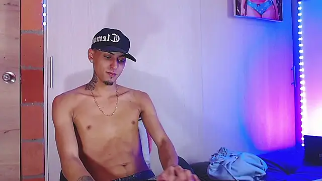 Snapshot of Liam_lee chatting on November 22, 4:28 pm Liam lee online show from November 22, 4:28 pm