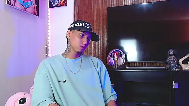 Snapshot of Liam_lee chatting on November 25, 2:39 pm Liam lee online show from November 25, 2:39 pm