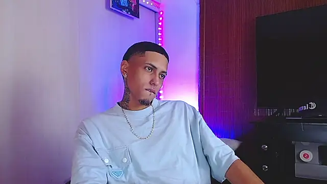 Snapshot of Liam_lee chatting on November 28, 3:14 pm Liam lee online show from November 28, 3:14 pm