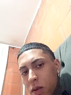 Snapshot of Liam_lee chatting on December 2, 3:45 am Liam lee online show from December 2, 3:45 am