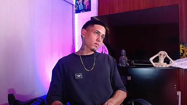 Snapshot of Liam_lee chatting on December 4, 6:27 pm Liam lee online show from December 4, 6:27 pm