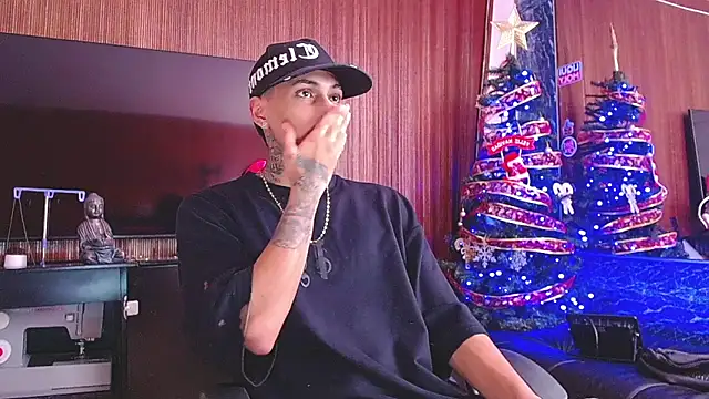 Snapshot of Liam_lee chatting on December 14, 8:02 pm Liam lee online show from December 14, 8:02 pm