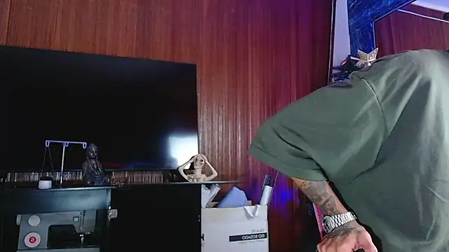 Snapshot of Liam_lee chatting on December 16, 10:37 pm Liam lee online show from December 16, 10:37 pm