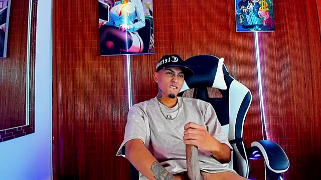 Liam lee online show from February 17, 3:19 pm