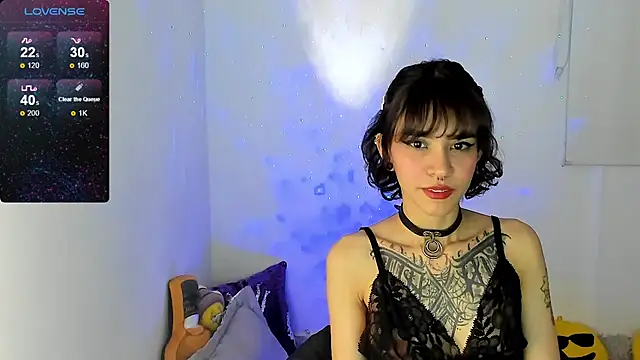 Badxbitch online show from December 3, 6:26 am