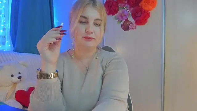 Snapshot of CoraSwon chatting on January 23, 2:39 pm CoraSwon online show from January 23, 2:39 pm