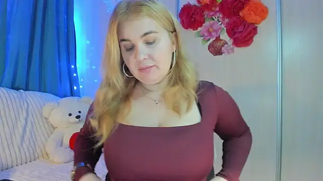 Snapshot of CoraSwon chatting on February 2, 2:13 pm CoraSwon online show from February 2, 2:13 pm