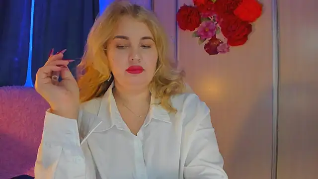 Snapshot of CoraSwon chatting on February 5, 3:31 pm CoraSwon online show from February 5, 3:31 pm