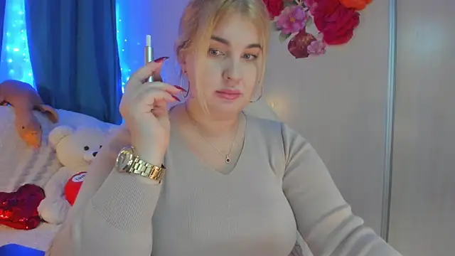 Snapshot of CoraSwon chatting on February 8, 3:53 pm CoraSwon online show from February 8, 3:53 pm