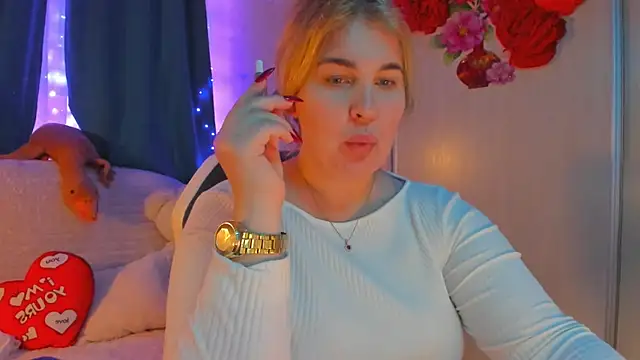 Snapshot of CoraSwon chatting on February 9, 1:14 pm CoraSwon online show from February 9, 1:14 pm