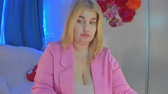 Snapshot of CoraSwon chatting on February 11, 7:16 pm CoraSwon online show from February 11, 7:16 pm