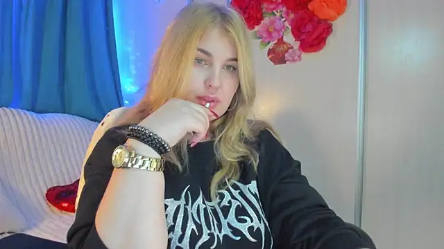 Snapshot of CoraSwon chatting on February 12, 7:35 pm CoraSwon online show from February 12, 7:35 pm