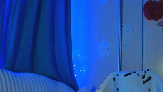 Snapshot of CoraSwon chatting on February 12, 10:37 pm CoraSwon online show from February 12, 10:37 pm