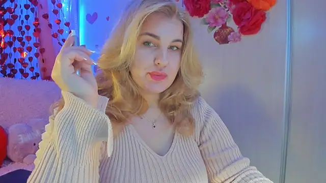 Snapshot of CoraSwon chatting on February 13, 6:38 pm CoraSwon online show from February 13, 6:38 pm