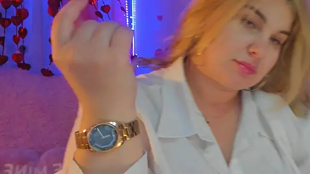 Snapshot of CoraSwon chatting on February 14, 10:25 pm CoraSwon online show from February 14, 10:25 pm