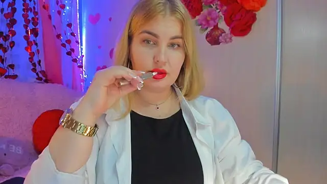 Snapshot of CoraSwon chatting on February 15, 6:23 pm CoraSwon online show from February 15, 6:23 pm