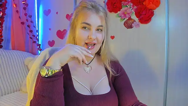 Snapshot of CoraSwon chatting on February 20, 6:57 pm CoraSwon online show from February 20, 6:57 pm