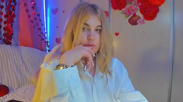 Snapshot of CoraSwon chatting on February 20, 10:37 pm CoraSwon online show from February 20, 10:37 pm