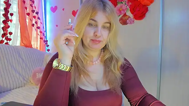 Snapshot of CoraSwon chatting on February 21, 7:45 am CoraSwon online show from February 21, 7:45 am