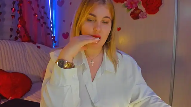 Snapshot of CoraSwon chatting on February 21, 9:32 pm CoraSwon online show from February 21, 9:32 pm