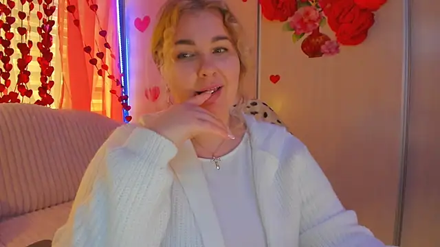 Snapshot of CoraSwon chatting on February 23, 7:11 am CoraSwon online show from February 23, 7:11 am