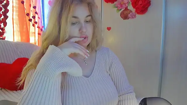 Snapshot of CoraSwon chatting on February 23, 10:17 am CoraSwon online show from February 23, 10:17 am