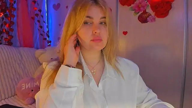 Snapshot of CoraSwon chatting on February 24, 10:36 pm CoraSwon online show from February 24, 10:36 pm