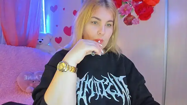 Snapshot of CoraSwon chatting on February 28, 9:12 pm CoraSwon online show from February 28, 9:12 pm