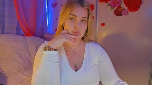 Snapshot of CoraSwon chatting on March 4, 5:56 pm CoraSwon online show from March 4, 5:56 pm