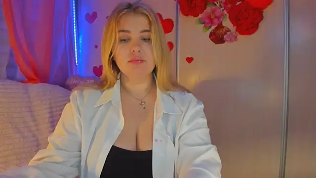 Snapshot of CoraSwon chatting on March 4, 9:00 pm CoraSwon online show from March 4, 9:00 pm