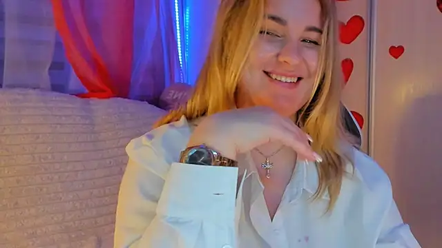 Snapshot of CoraSwon chatting on March 5, 12:05 am CoraSwon online show from March 5, 12:05 am