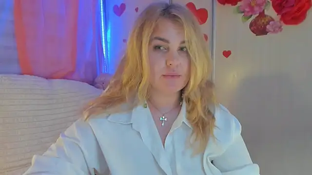 Snapshot of CoraSwon chatting on March 6, 12:54 am CoraSwon online show from March 6, 12:54 am