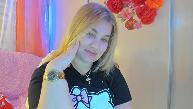 Snapshot of CoraSwon chatting on March 6, 7:32 pm CoraSwon online show from March 6, 7:32 pm