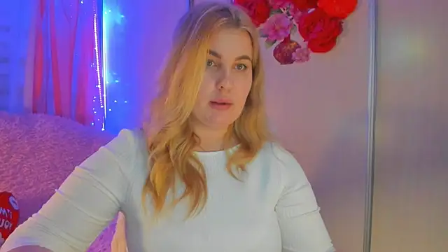 Snapshot of CoraSwon chatting on March 7, 8:22 pm CoraSwon online show from March 7, 8:22 pm