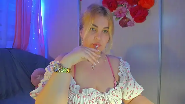 Snapshot of CoraSwon chatting on March 8, 7:09 pm CoraSwon online show from March 8, 7:09 pm