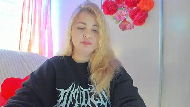 Snapshot of CoraSwon chatting on March 11, 9:56 am CoraSwon online show from March 11, 9:56 am