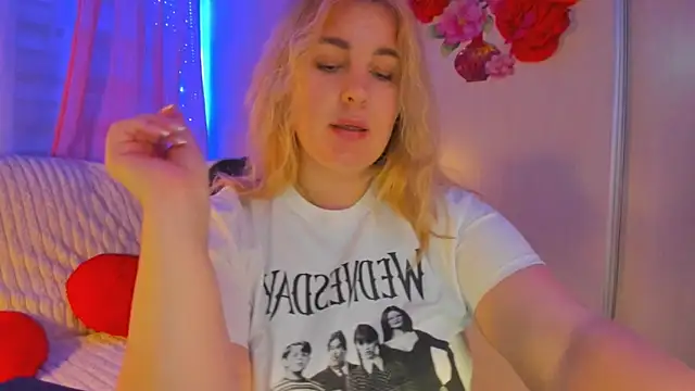 Snapshot of CoraSwon chatting on March 11, 4:18 pm CoraSwon online show from March 11, 4:18 pm