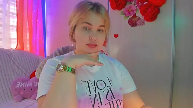 Snapshot of CoraSwon chatting on March 14, 8:42 am CoraSwon online show from March 14, 8:42 am