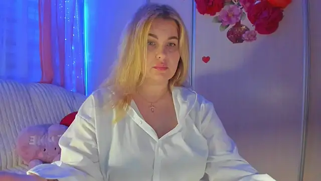 Snapshot of CoraSwon chatting on March 15, 7:05 pm CoraSwon online show from March 15, 7:05 pm