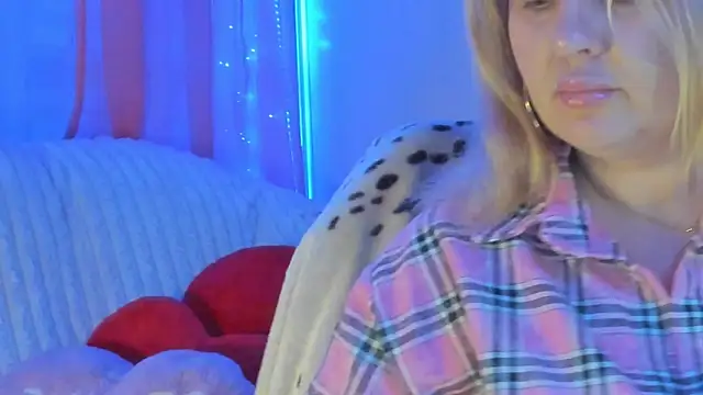 Snapshot of CoraSwon chatting on March 16, 4:45 pm CoraSwon online show from March 16, 4:45 pm