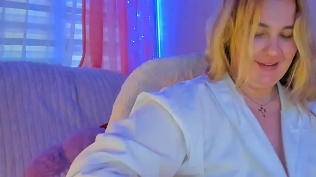 Snapshot of CoraSwon chatting on March 17, 2:45 pm CoraSwon online show from March 17, 2:45 pm