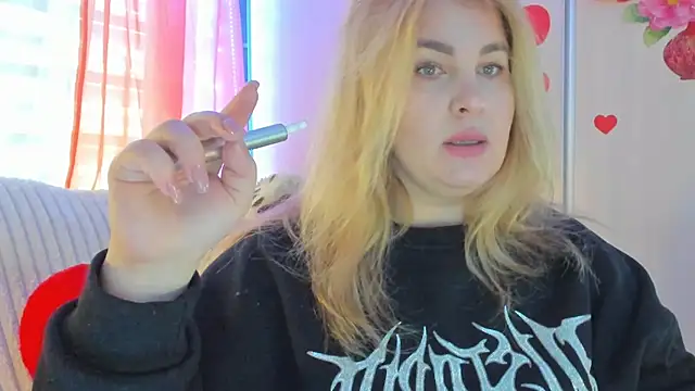 Snapshot of CoraSwon chatting on March 19, 8:45 am CoraSwon online show from March 19, 8:45 am