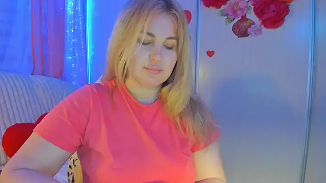 Snapshot of CoraSwon chatting on March 19, 6:44 pm CoraSwon online show from March 19, 6:44 pm