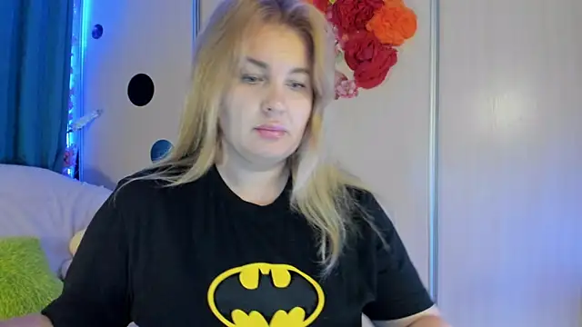 Snapshot of CoraSwon chatting on September 18, 6:10 pm CoraSwon online show from September 18, 6:10 pm